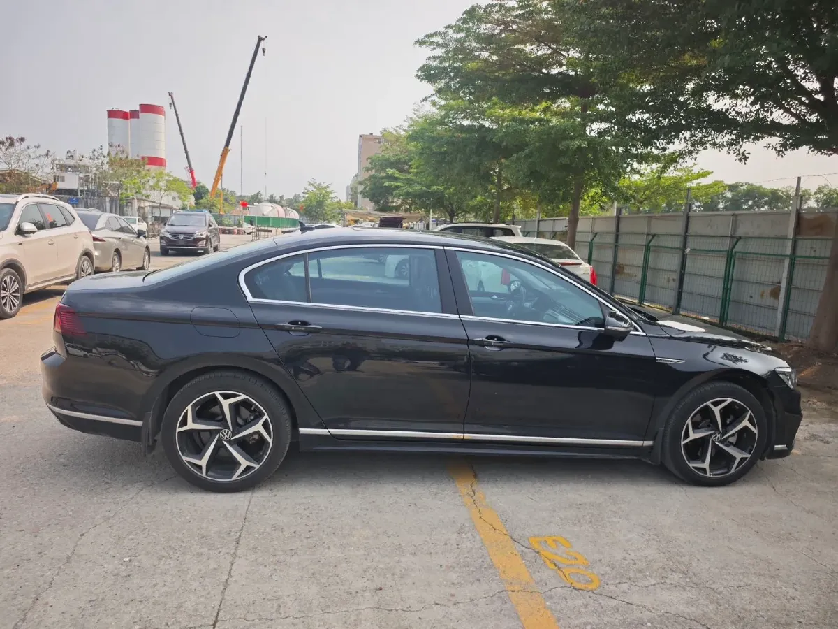 2023 Volkswagen Magotan 2.0T 186HP L4 7DCT,autocango,china used car exporter,china ev exporter,chinese used car exporter,chinese used ev exporter