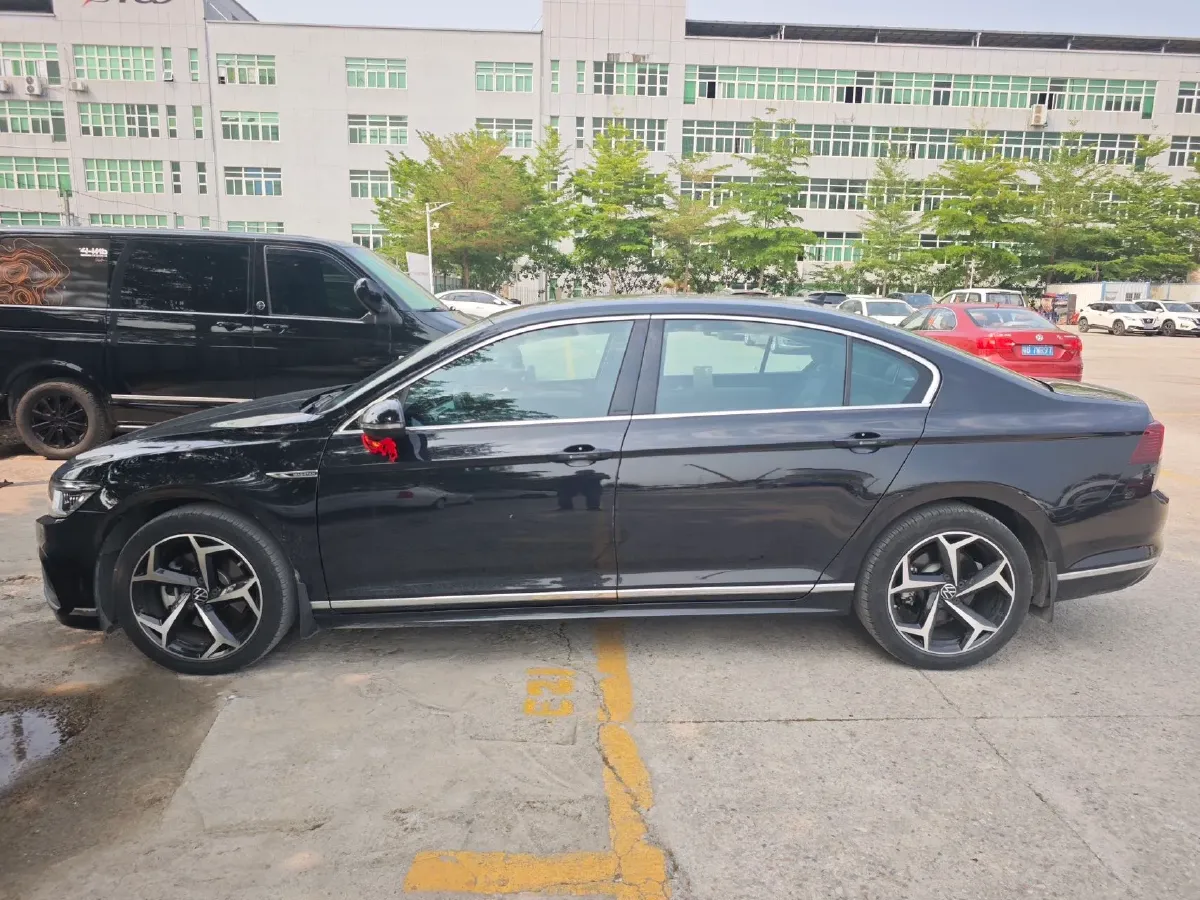 2023 Volkswagen Magotan 2.0T 186HP L4 7DCT,autocango,china used car exporter,china ev exporter,chinese used car exporter,chinese used ev exporter