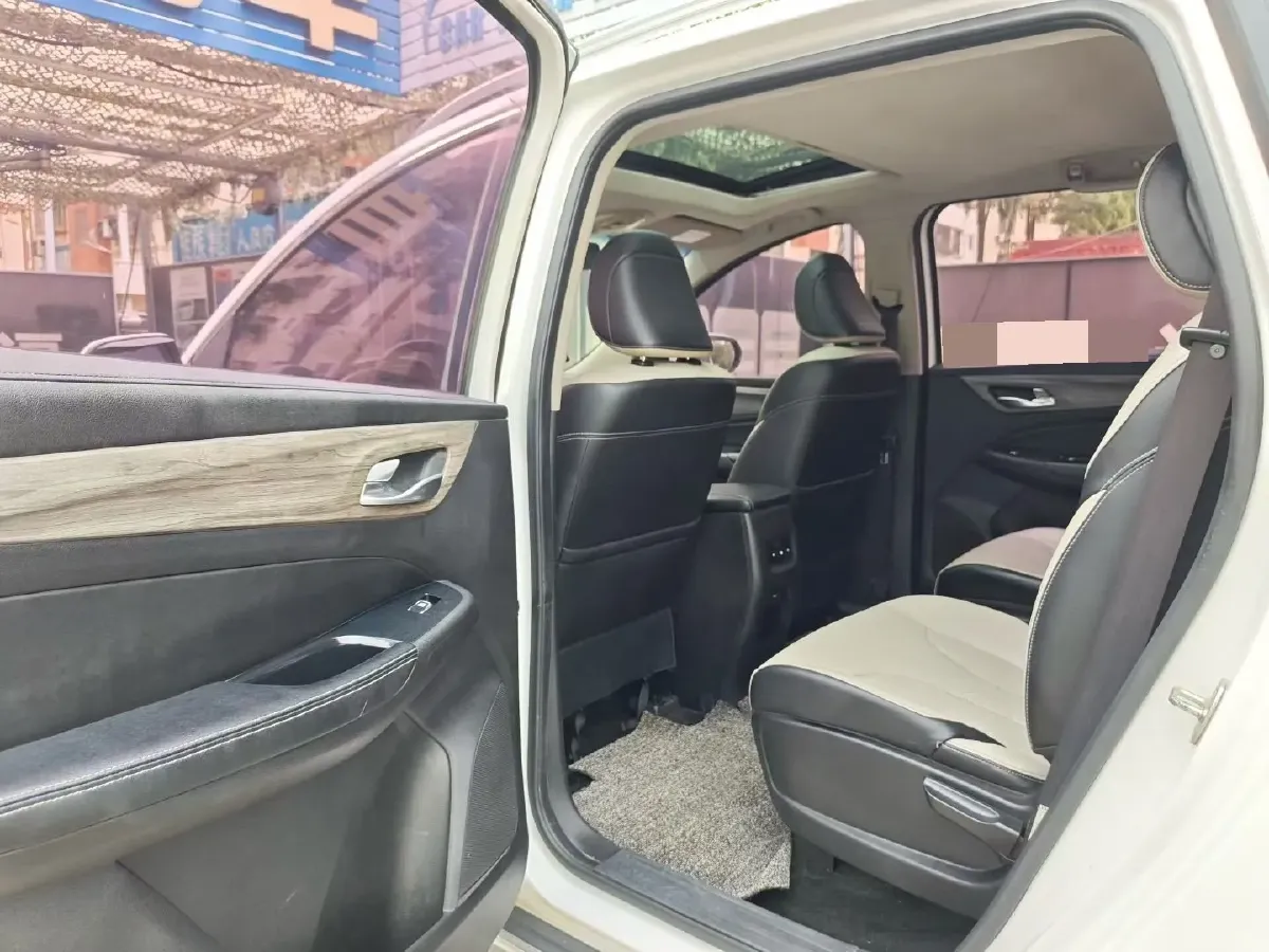 2017 BaoJun 730 1.5T 150HP L4 6DCT,autocango,china used car exporter,china ev exporter,chinese used car exporter,chinese used ev exporter