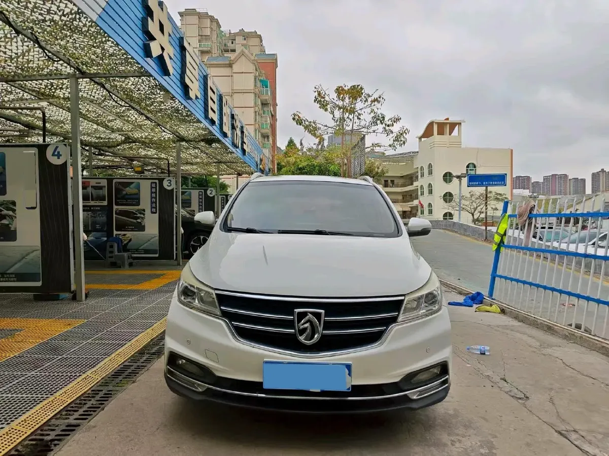 2017 BaoJun 730 1.5T 150HP L4 6DCT,autocango,china used car exporter,china ev exporter,chinese used car exporter,chinese used ev exporter