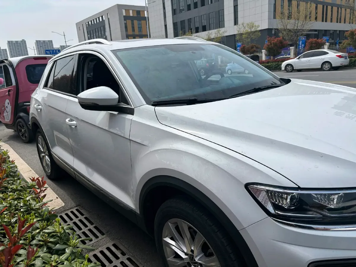 2022 Volkswagen T-Roc 1.4T 150HP L4 7DCT,autocango,china used car exporter,china ev exporter,chinese used car exporter,chinese used ev exporter