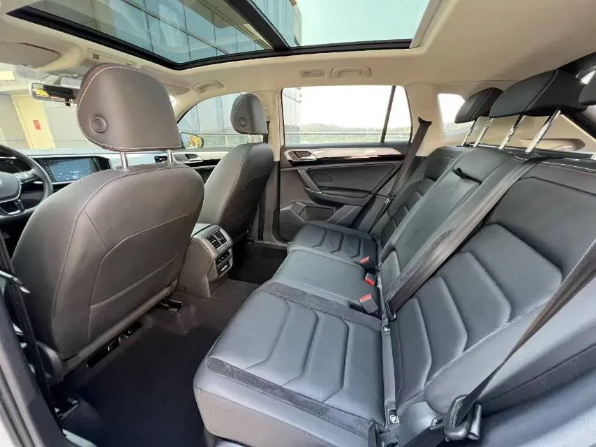 2019 MINI CLUBMAN 1.5T 102HP L3 6AT,autocango,china used car exporter,china ev exporter,chinese used car exporter,chinese used ev exporter