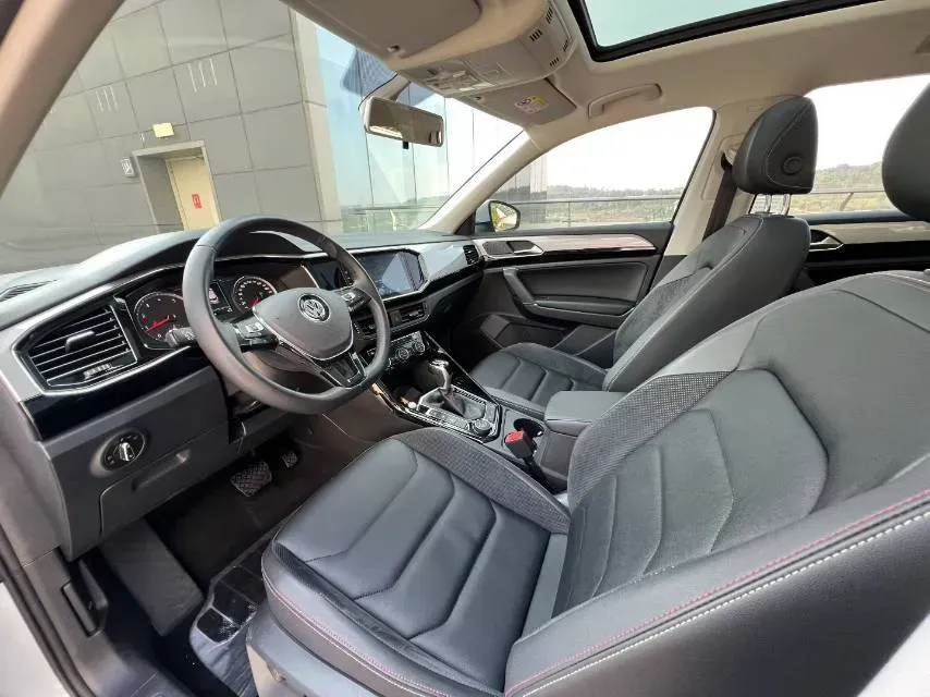 2019 MINI CLUBMAN 1.5T 102HP L3 6AT,autocango,china used car exporter,china ev exporter,chinese used car exporter,chinese used ev exporter