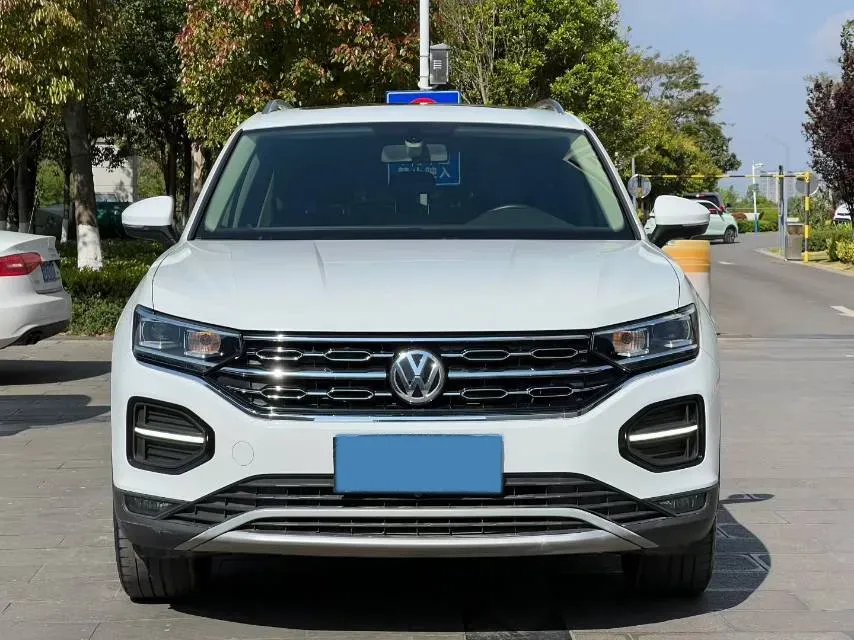 2019 MINI CLUBMAN 1.5T 102HP L3 6AT,autocango,china used car exporter,china ev exporter,chinese used car exporter,chinese used ev exporter