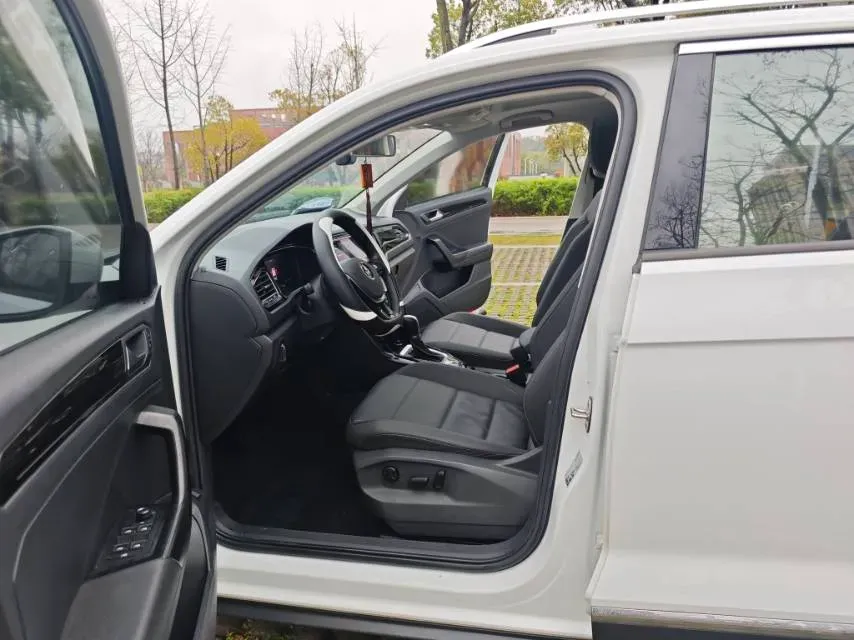 2022 Volkswagen T-Roc 1.4T 150HP L4 7DCT,autocango,china used car exporter,china ev exporter,chinese used car exporter,chinese used ev exporter