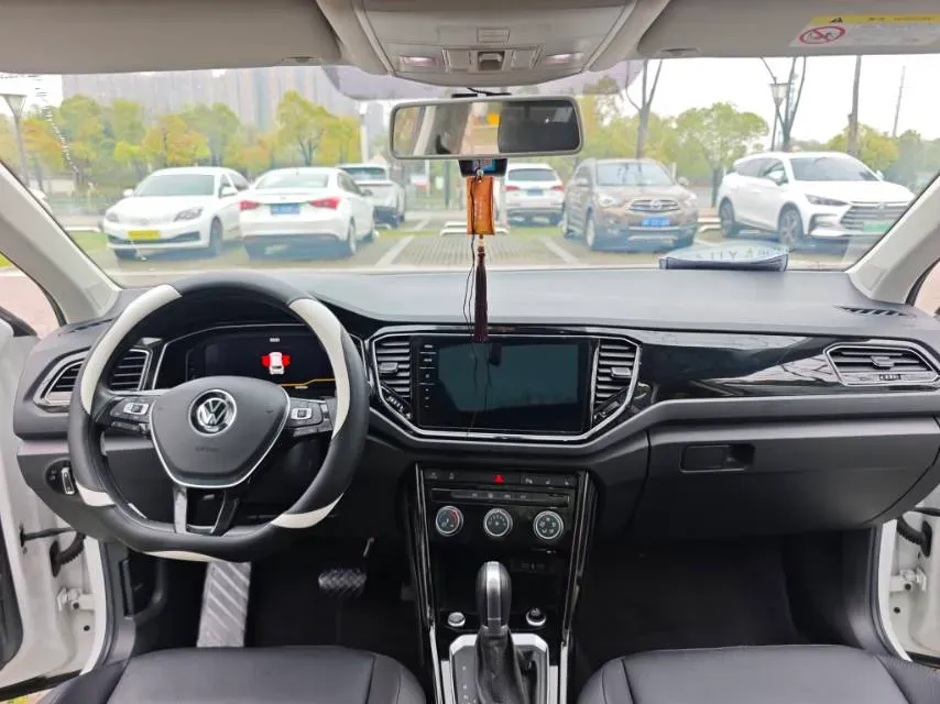 2022 Volkswagen T-Roc 1.4T 150HP L4 7DCT,autocango,china used car exporter,china ev exporter,chinese used car exporter,chinese used ev exporter
