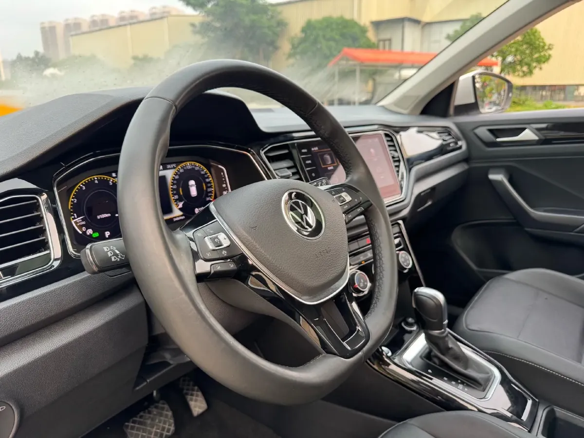 2022 Volkswagen T-Roc 1.4T 150HP L4 7DCT,autocango,china used car exporter,china ev exporter,chinese used car exporter,chinese used ev exporter