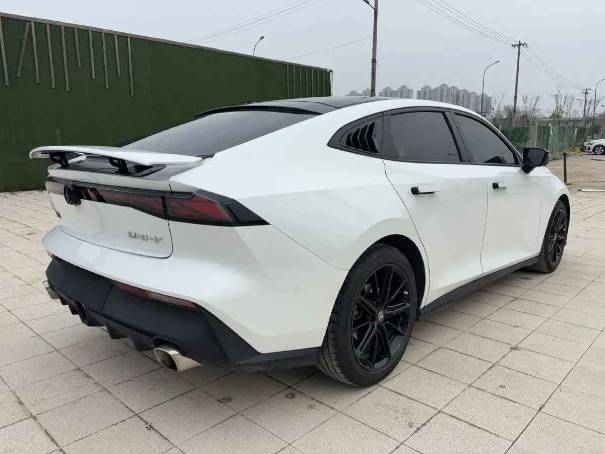 2022 ChangAn UNI-V 1.5T 188HP L4 7DCT,autocango,china used car exporter,china ev exporter,chinese used car exporter,chinese used ev exporter