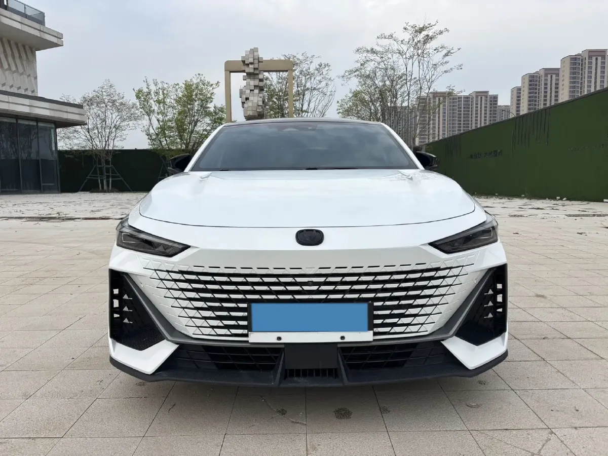 2022 ChangAn UNI-V 1.5T 188HP L4 7DCT,autocango,china used car exporter,china ev exporter,chinese used car exporter,chinese used ev exporter
