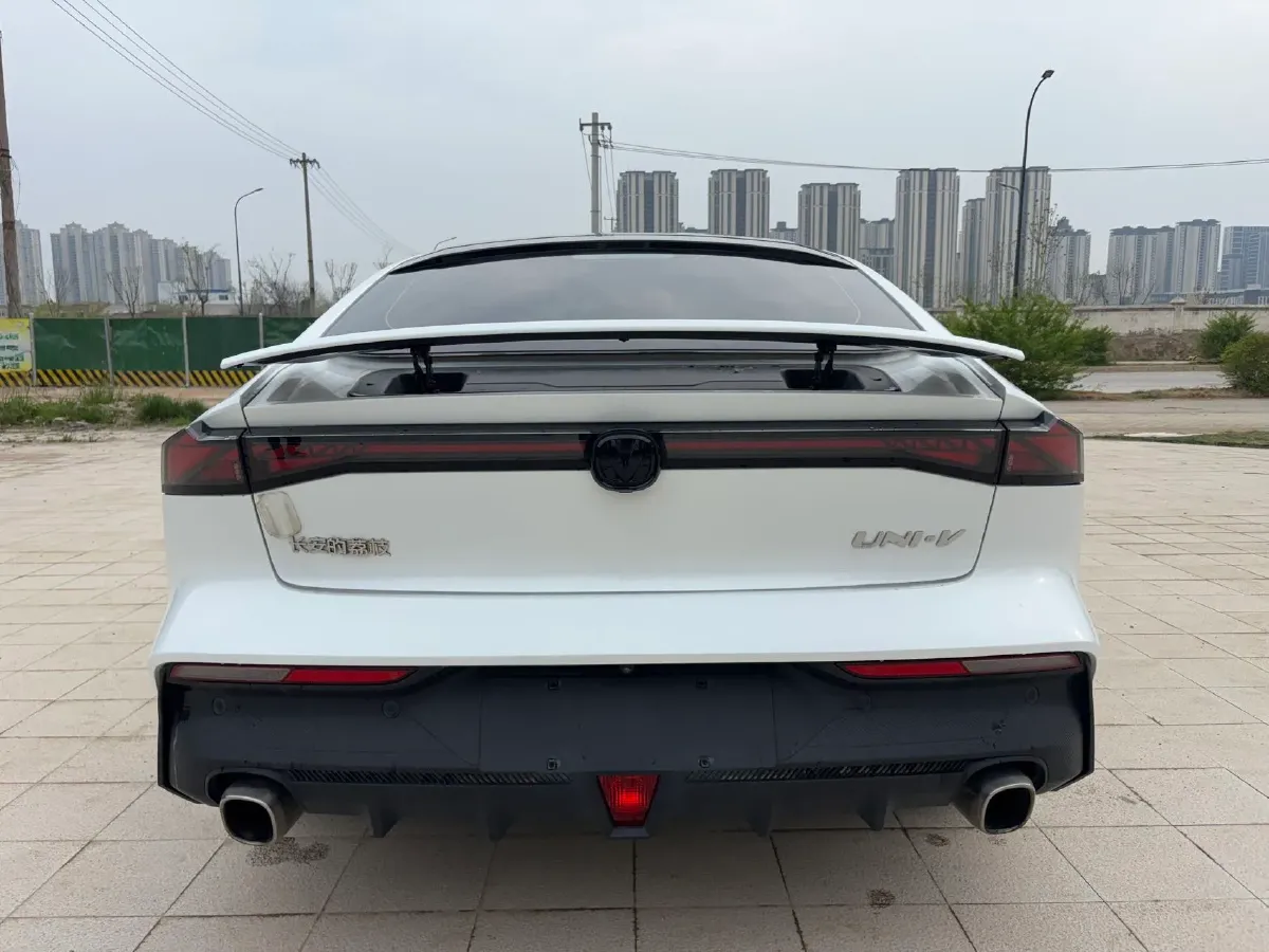 2022 ChangAn UNI-V 1.5T 188HP L4 7DCT,autocango,china used car exporter,china ev exporter,chinese used car exporter,chinese used ev exporter