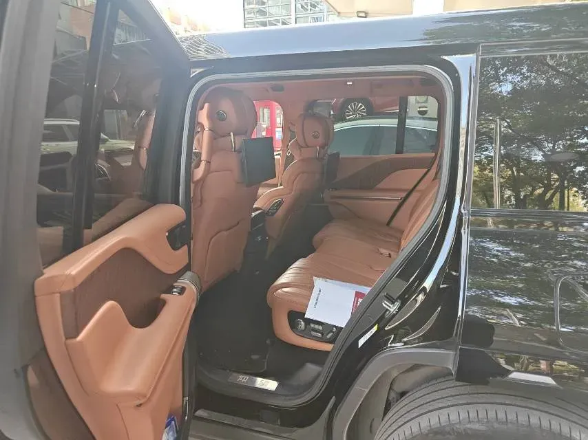 2023 YangWang U8 2.0T 272HP L4 REEV 49.05KWH,autocango,china used car exporter,china ev exporter,chinese used car exporter,chinese used ev exporter