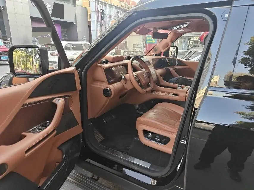 2023 YangWang U8 2.0T 272HP L4 REEV 49.05KWH,autocango,china used car exporter,china ev exporter,chinese used car exporter,chinese used ev exporter