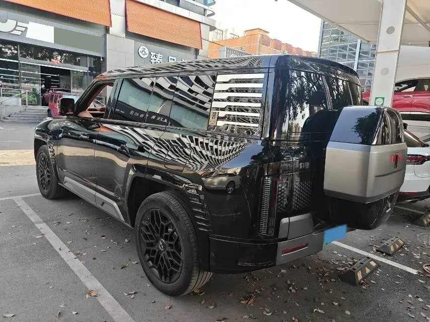 2023 YangWang U8 2.0T 272HP L4 REEV 49.05KWH,autocango,china used car exporter,china ev exporter,chinese used car exporter,chinese used ev exporter