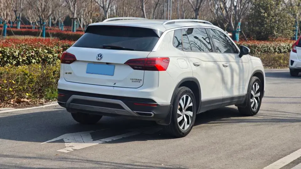 2019 Jeep Cherokee 2.0T 234HP L4 9AT,autocango,china used car exporter,china ev exporter,chinese used car exporter,chinese used ev exporter