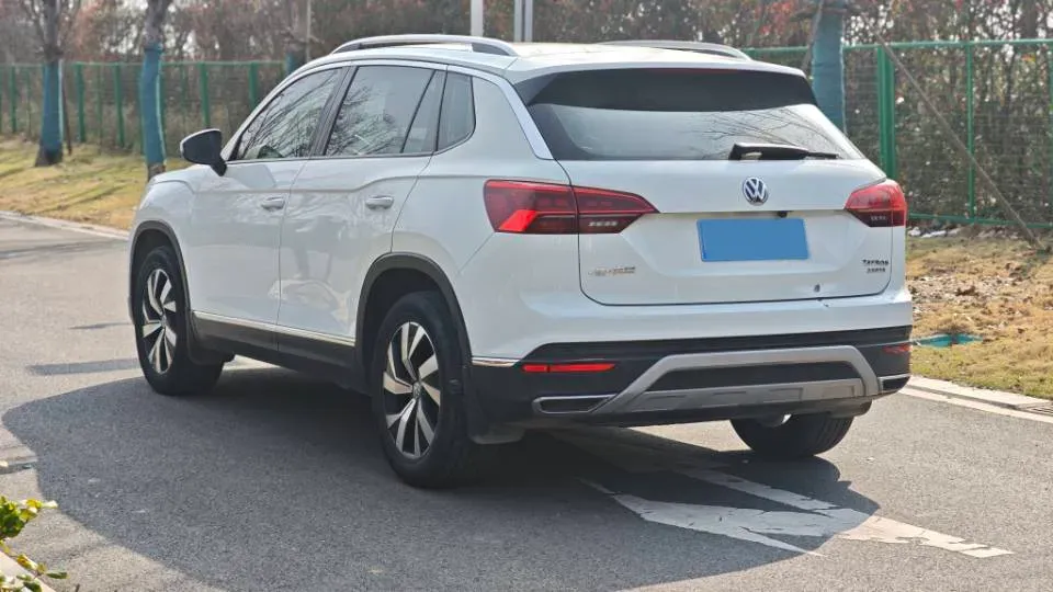 2019 Jeep Cherokee 2.0T 234HP L4 9AT,autocango,china used car exporter,china ev exporter,chinese used car exporter,chinese used ev exporter