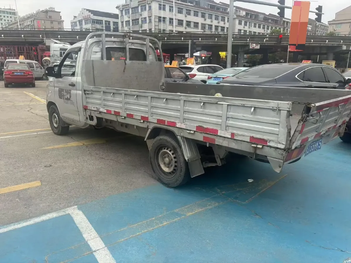 2022 WuLing RongGuang New Truck 1.5L 102HP L4 5MT,autocango,china used car exporter,china ev exporter,chinese used car exporter,chinese used ev exporter