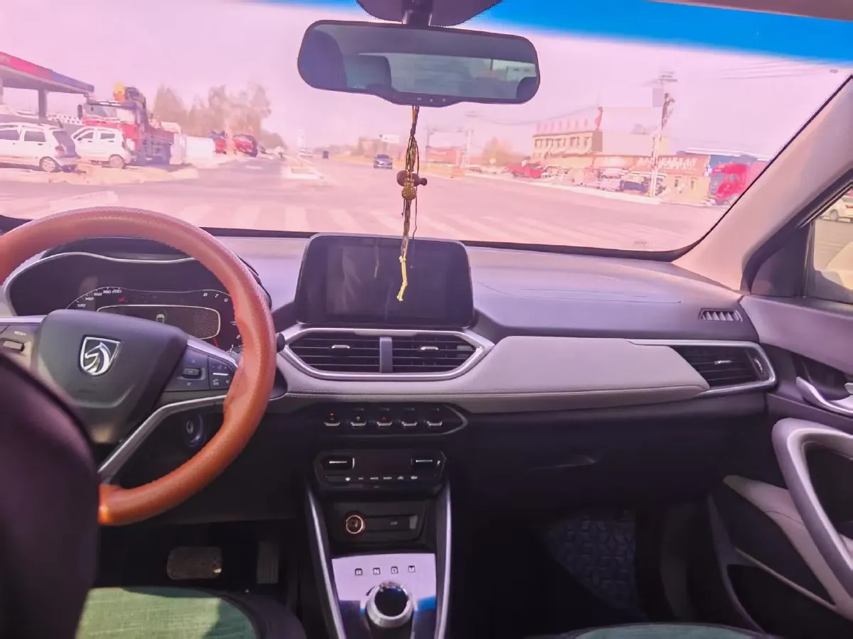 2017 BaoJun 310W 1.5L 105HP L4 6MT,autocango,china used car exporter,china ev exporter,chinese used car exporter,chinese used ev exporter