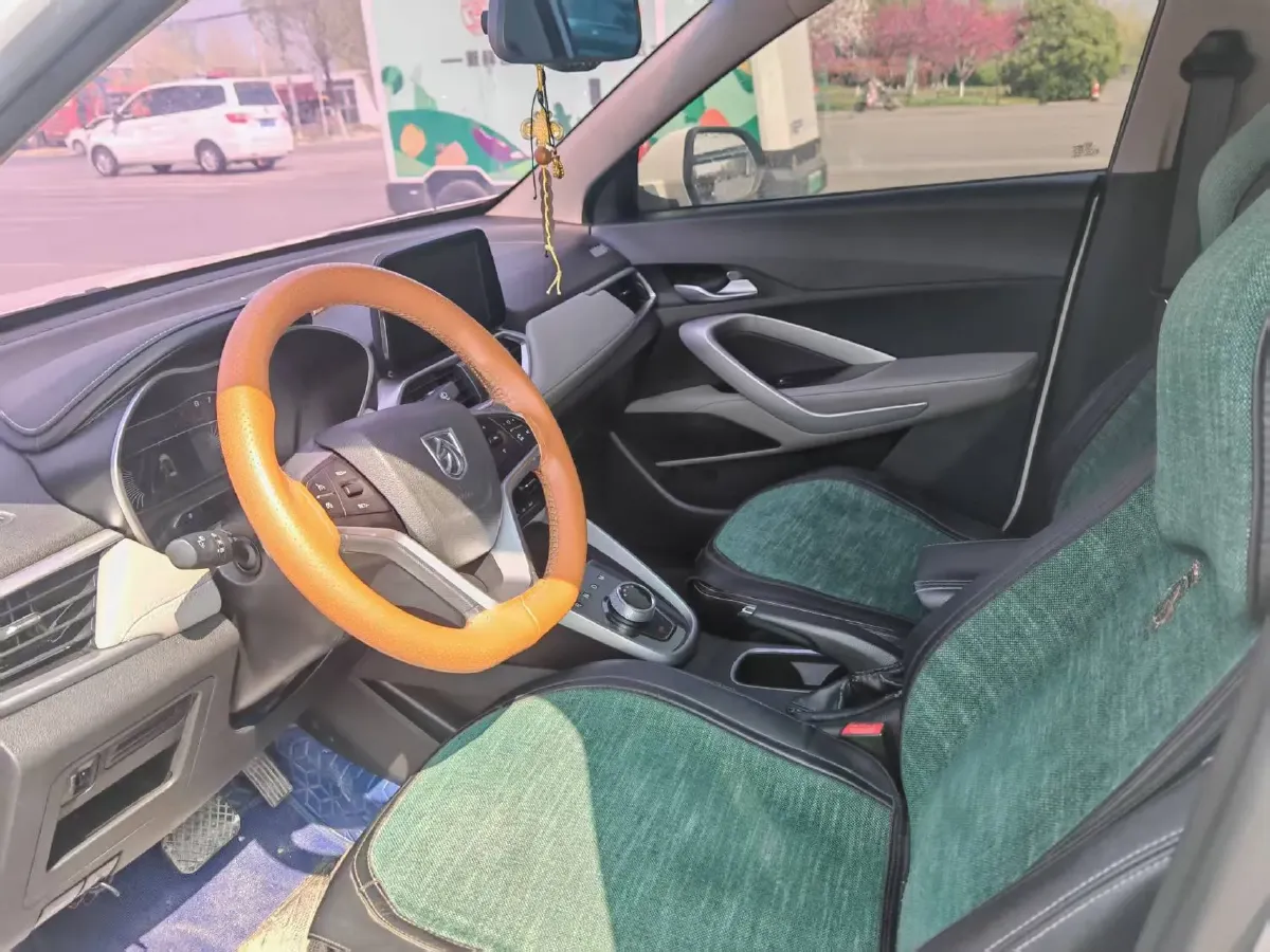 2017 BaoJun 310W 1.5L 105HP L4 6MT,autocango,china used car exporter,china ev exporter,chinese used car exporter,chinese used ev exporter