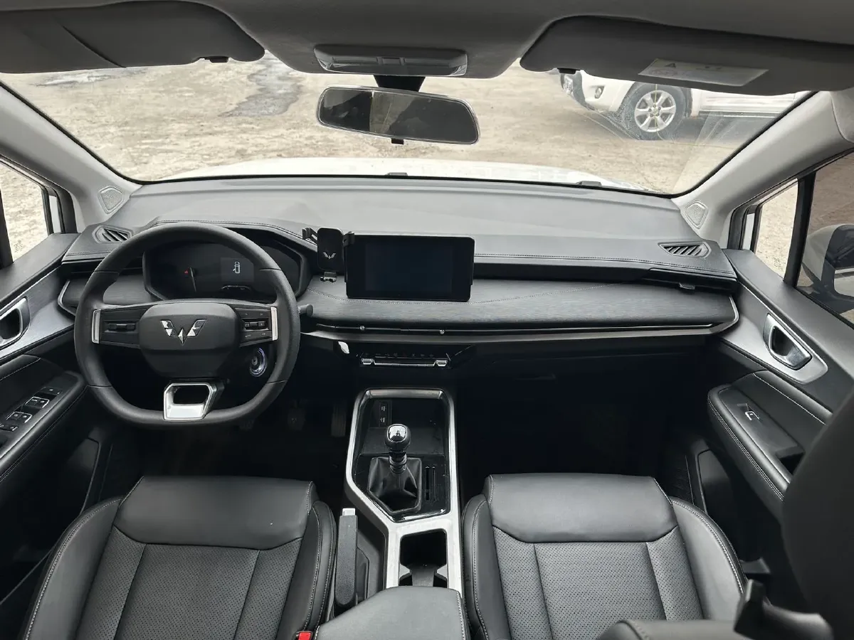 2022 WuLing ZhengChen 2.0L 136HP L4 6MT,autocango,china used car exporter,china ev exporter,chinese used car exporter,chinese used ev exporter