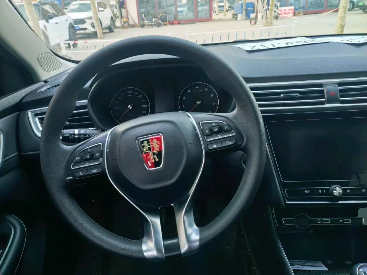 2020 Roewe i5 1.5L 120HP L4 5MT,autocango,china used car exporter,china ev exporter,chinese used car exporter,chinese used ev exporter