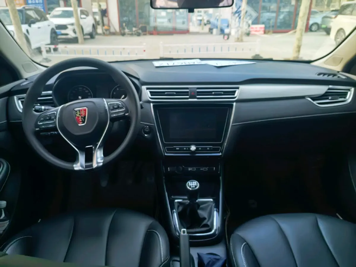 2020 Roewe i5 1.5L 120HP L4 5MT,autocango,china used car exporter,china ev exporter,chinese used car exporter,chinese used ev exporter