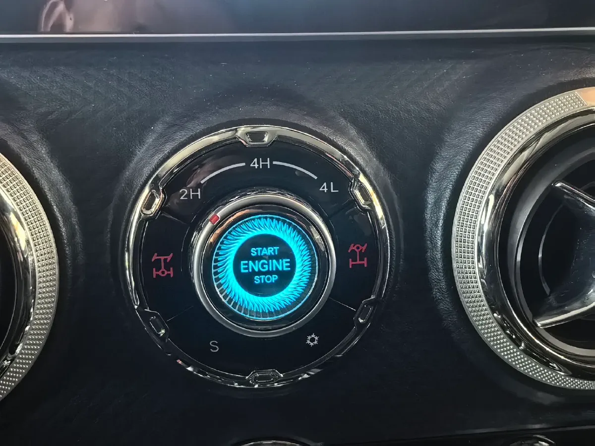 2023 Beijing BJ40 2.3T 231HP L4 6AT,autocango,china used car exporter,china ev exporter,chinese used car exporter,chinese used ev exporter