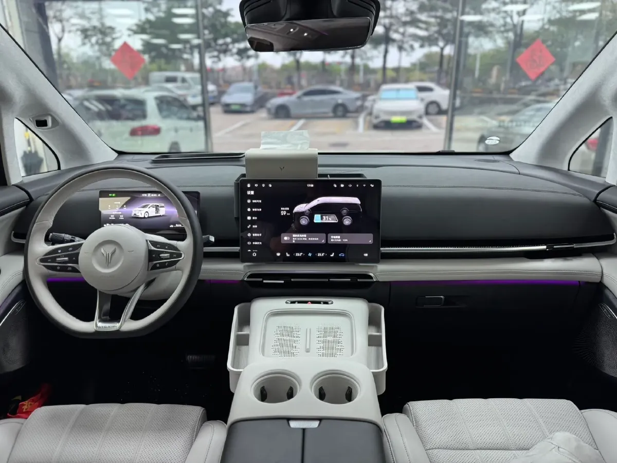 2025 Voyah Dream 1.5T 150HP L4 PHEV 41.7KWH,autocango,china used car exporter,china ev exporter,chinese used car exporter,chinese used ev exporter