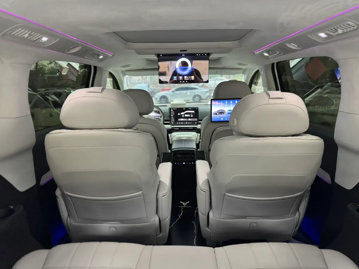 2025 Voyah Dream 1.5T 150HP L4 PHEV 41.7KWH,autocango,china used car exporter,china ev exporter,chinese used car exporter,chinese used ev exporter