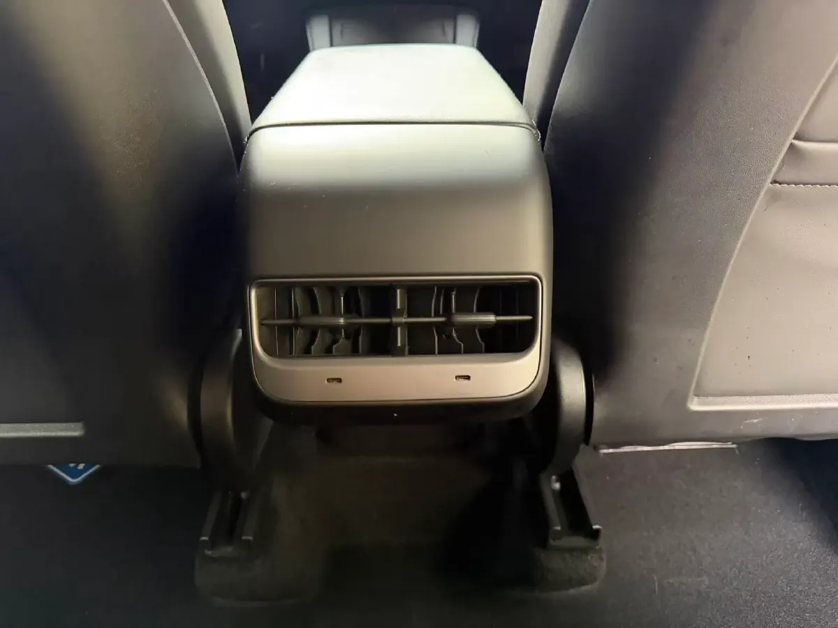 2024 Iveco OuSheng BEV 77.28KWH,autocango,china used car exporter,china ev exporter,chinese used car exporter,chinese used ev exporter