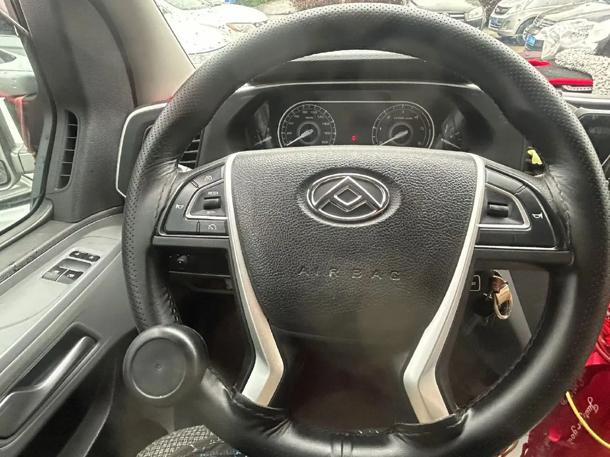 2021 MAXUS XinTu V80 2.0T 139HP L4 6MT,autocango,china used car exporter,china ev exporter,chinese used car exporter,chinese used ev exporter