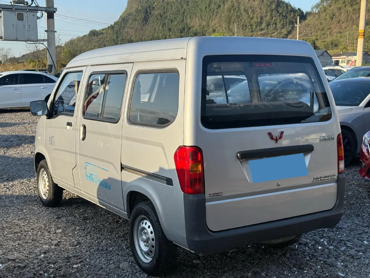 2020 WuLing ZhiGuang 1.2L 76HP L4 5MT,autocango,china used car exporter,china ev exporter,chinese used car exporter,chinese used ev exporter