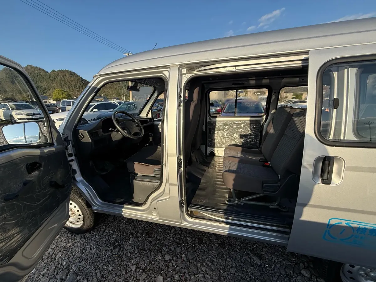 2020 WuLing ZhiGuang 1.2L 76HP L4 5MT,autocango,china used car exporter,china ev exporter,chinese used car exporter,chinese used ev exporter