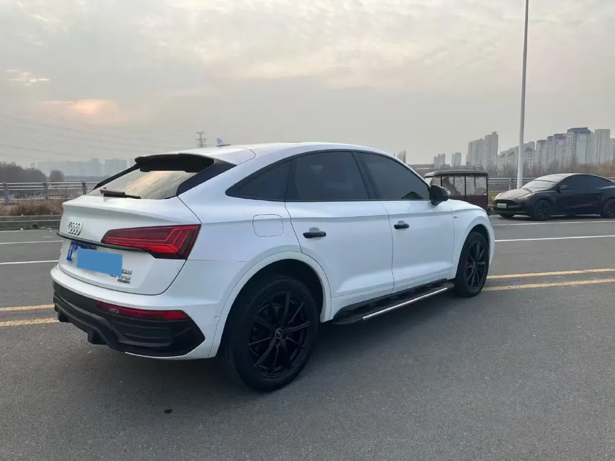 2021 Audi Q5L Sportback 2.0T 252HP L4 7DCT,autocango,china used car exporter,china ev exporter,chinese used car exporter,chinese used ev exporter
