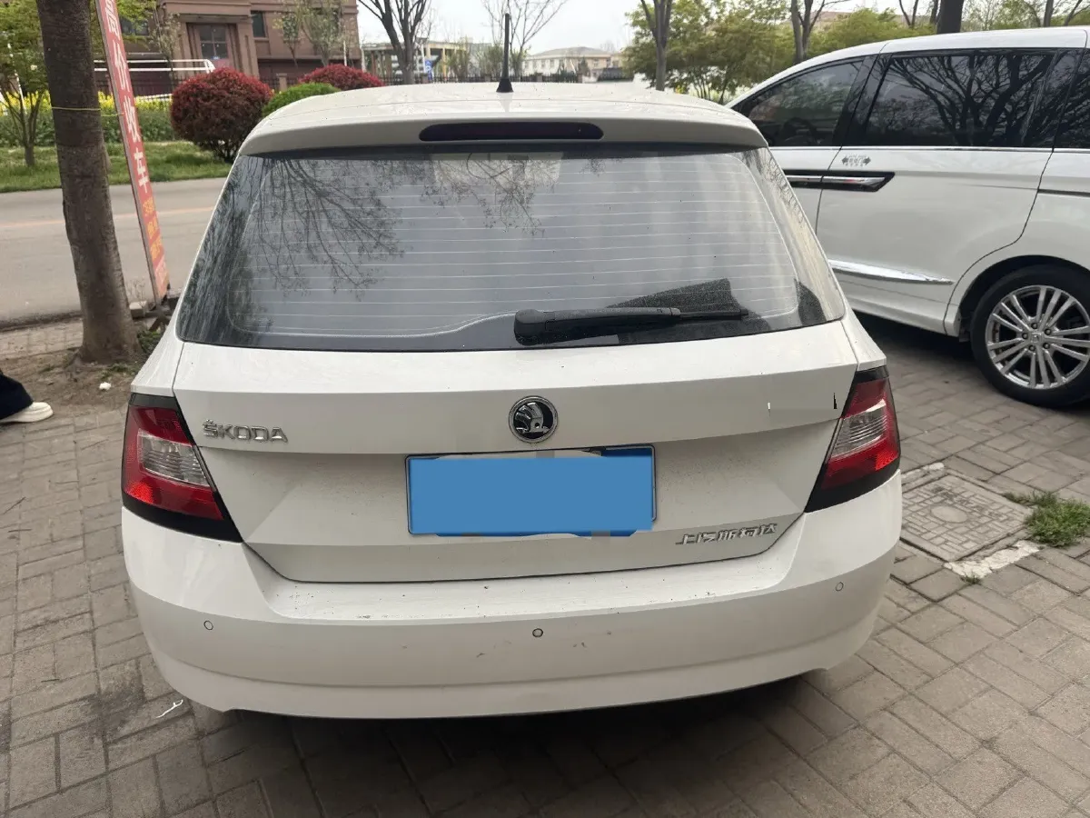 2017 Skoda Fabia 1.4L 90HP L4 6AT,autocango,china used car exporter,china ev exporter,chinese used car exporter,chinese used ev exporter