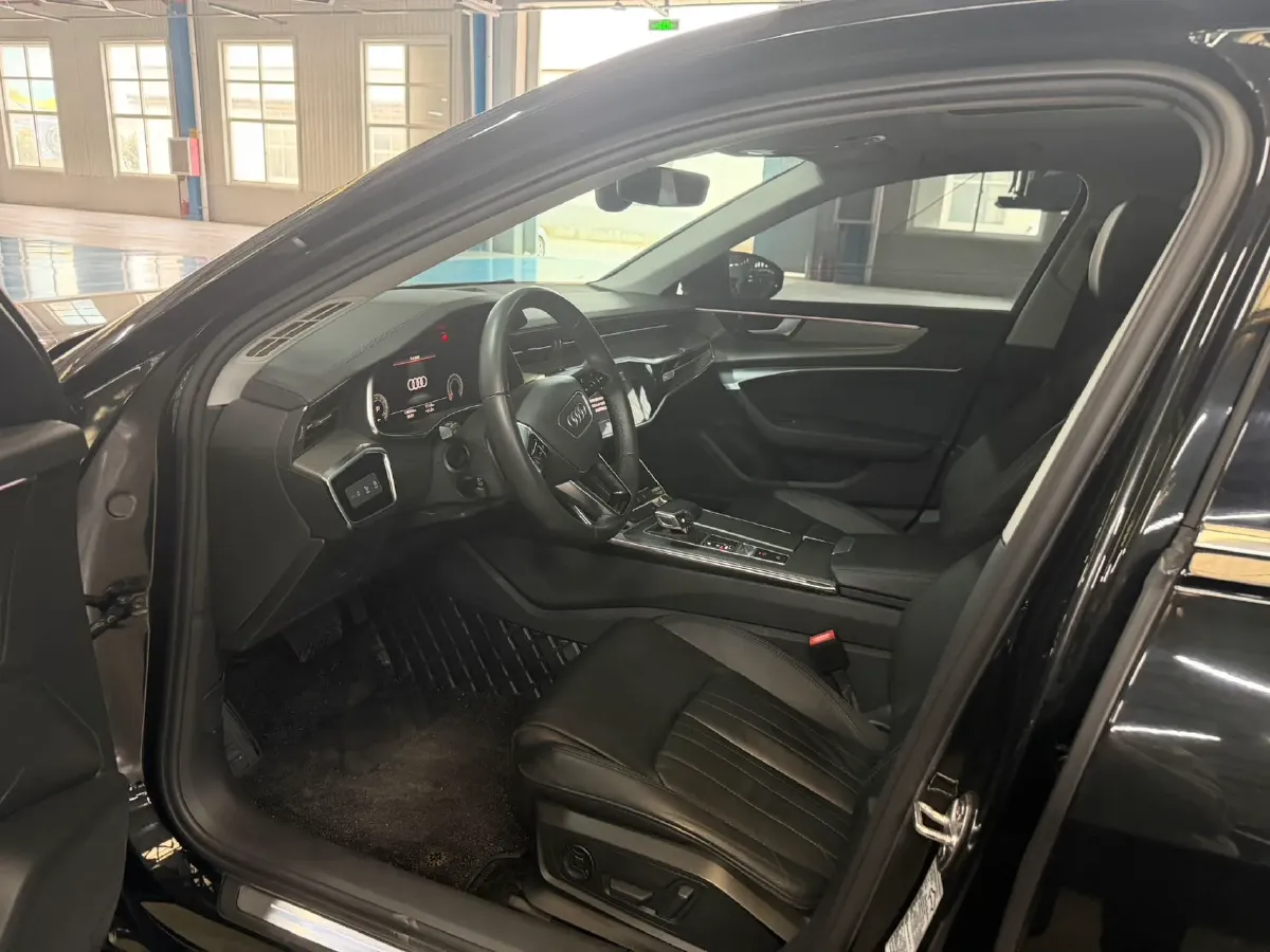 2021 Audi A6L 2.0T 224HP L4 7DCT,autocango,china used car exporter,china ev exporter,chinese used car exporter,chinese used ev exporter