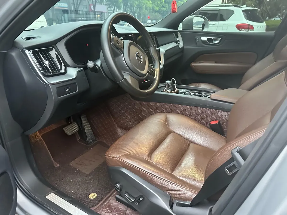 2023 Volvo XC60 2.0T 250HP L4 8AT,autocango,china used car exporter,china ev exporter,chinese used car exporter,chinese used ev exporter