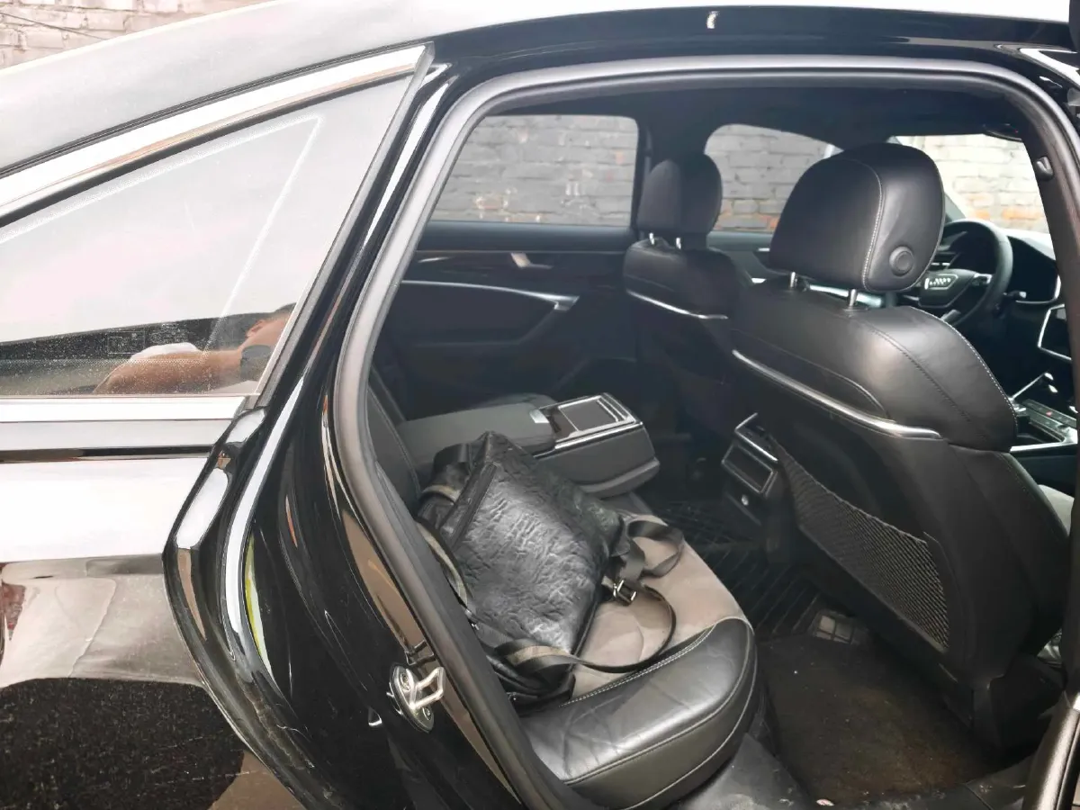 2019 Audi A6L 2.0T 190HP L4 7DCT,autocango,china used car exporter,china ev exporter,chinese used car exporter,chinese used ev exporter