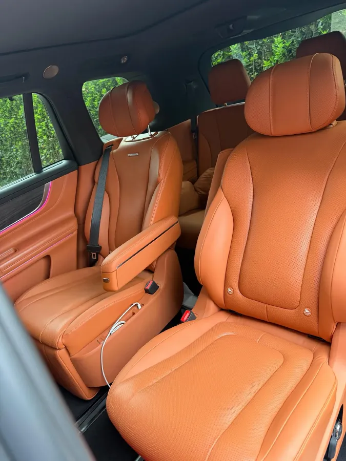 2024 AITO AITO M9 1.5T 152HP L4 REEV 42KWH,autocango,china used car exporter,china ev exporter,chinese used car exporter,chinese used ev exporter