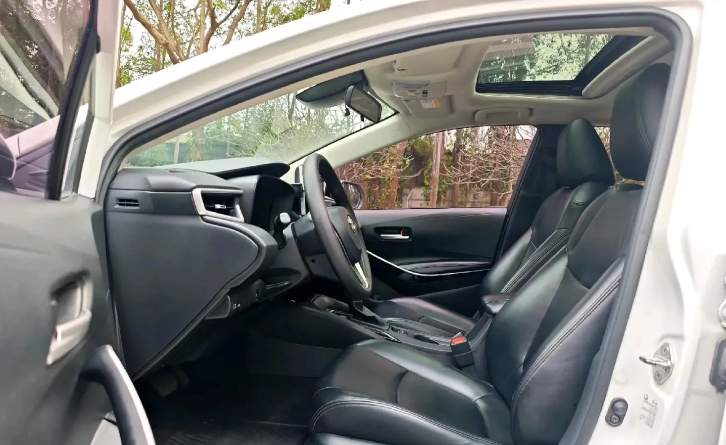 2021 Toyota Corolla 1.2T 116HP L4 CVT,autocango,china used car exporter,china ev exporter,chinese used car exporter,chinese used ev exporter