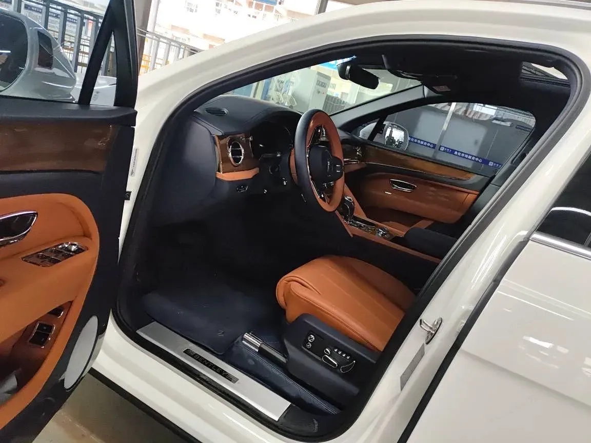 2024 Bentley Bentayga 4.0T 550HP V8 8AT,autocango,china used car exporter,china ev exporter,chinese used car exporter,chinese used ev exporter