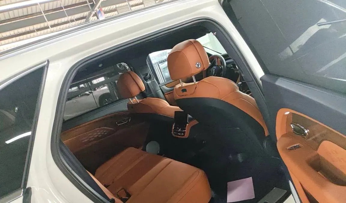 2024 Bentley Bentayga 4.0T 550HP V8 8AT,autocango,china used car exporter,china ev exporter,chinese used car exporter,chinese used ev exporter