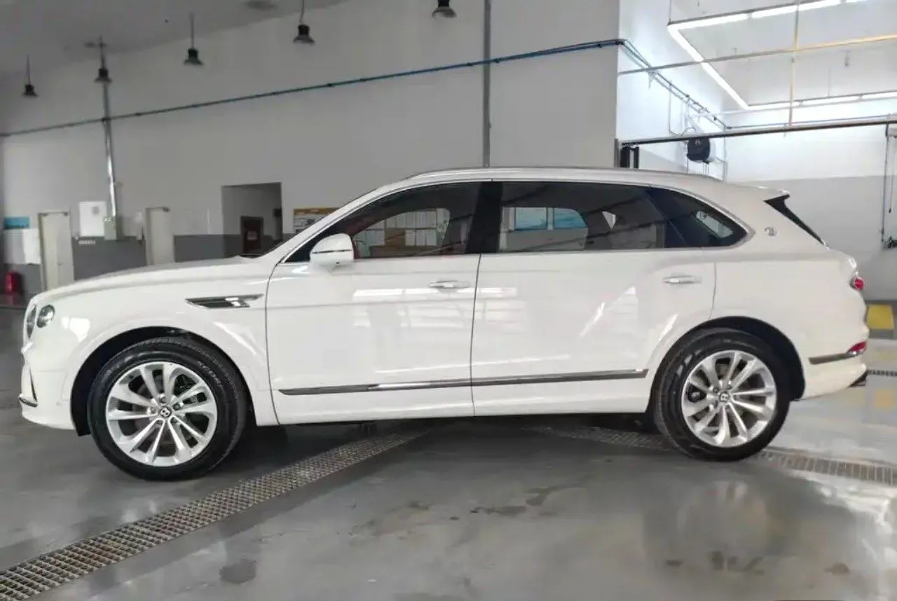 2024 Bentley Bentayga 4.0T 550HP V8 8AT,autocango,china used car exporter,china ev exporter,chinese used car exporter,chinese used ev exporter