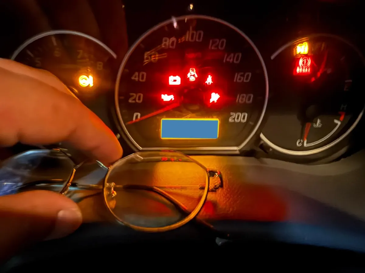 2015 Suzuki Swift 1.5L 103HP L4 4AT,autocango,china used car exporter,china ev exporter,chinese used car exporter,chinese used ev exporter