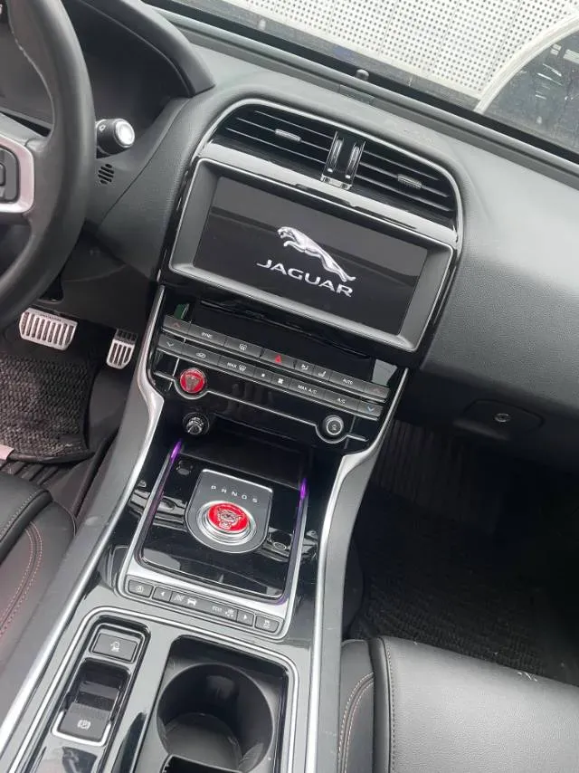 2019 Land Rover Discovery Sport 2.0T 200HP L4 9AT,autocango,china used car exporter,china ev exporter,chinese used car exporter,chinese used ev exporter