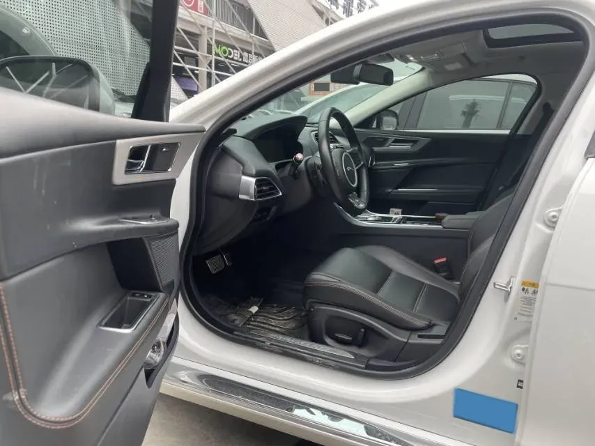 2019 Land Rover Discovery Sport 2.0T 200HP L4 9AT,autocango,china used car exporter,china ev exporter,chinese used car exporter,chinese used ev exporter