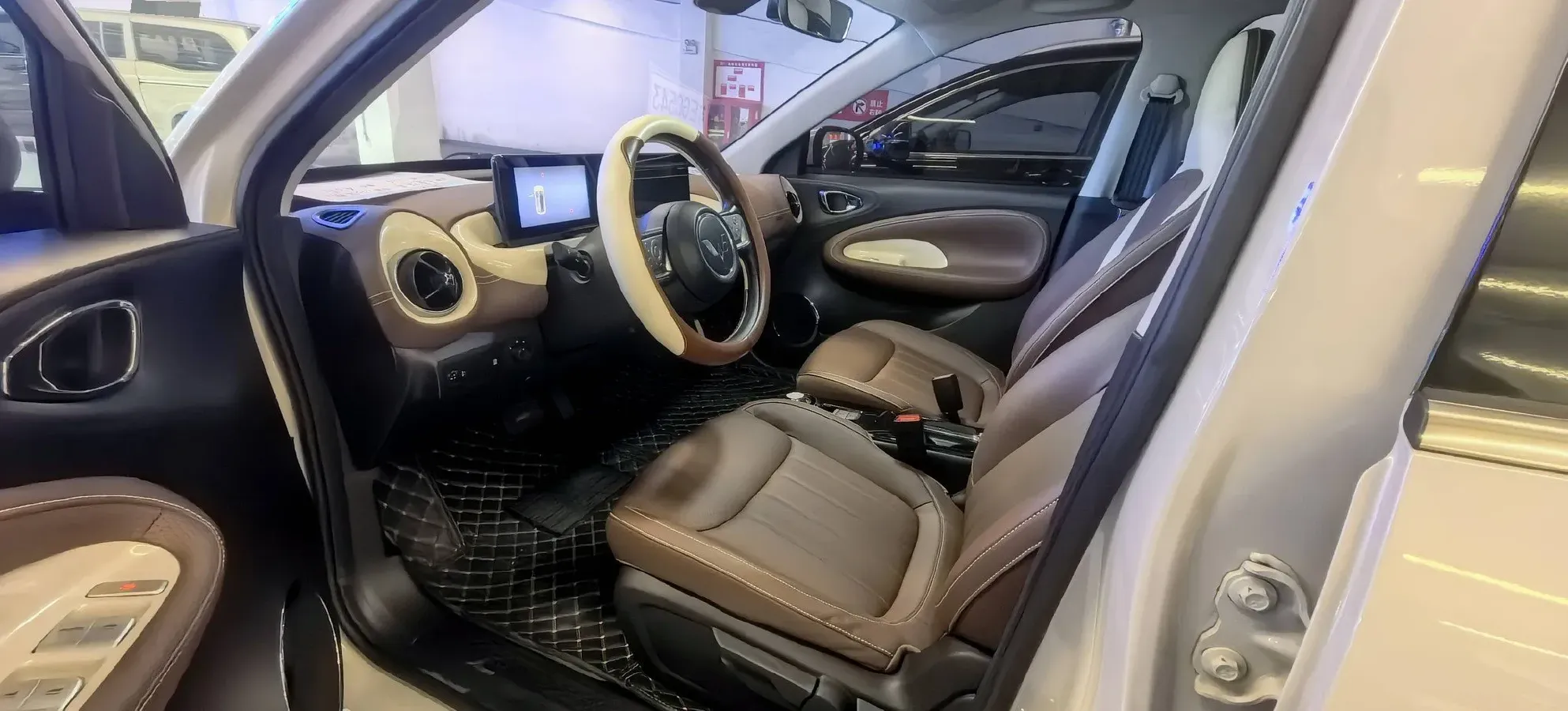 2023 WuLing BinGuo BEV 31.9KWH,autocango,china used car exporter,china ev exporter,chinese used car exporter,chinese used ev exporter