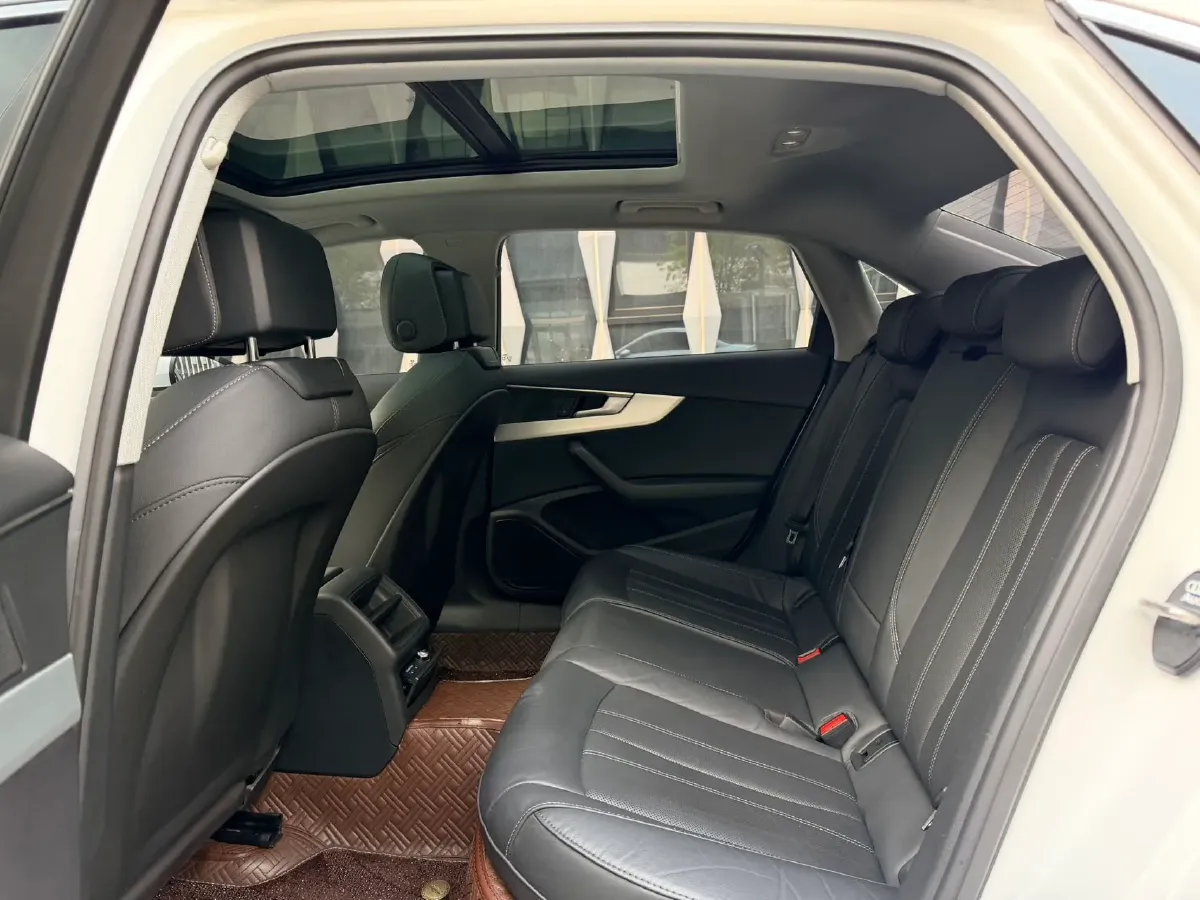 2020 Audi A4L 2.0T 190HP L4 7DCT,autocango,china used car exporter,china ev exporter,chinese used car exporter,chinese used ev exporter