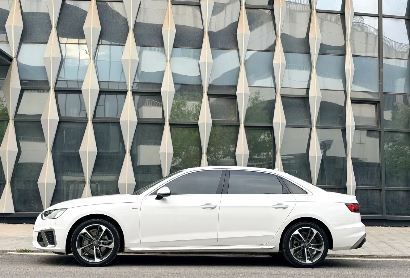 2020 Audi A4L 2.0T 190HP L4 7DCT,autocango,china used car exporter,china ev exporter,chinese used car exporter,chinese used ev exporter