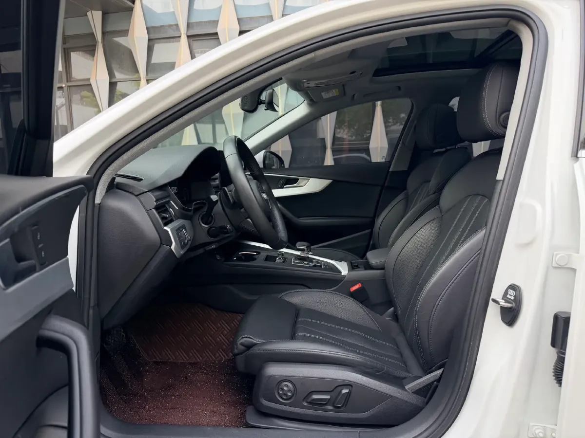 2020 Audi A4L 2.0T 190HP L4 7DCT,autocango,china used car exporter,china ev exporter,chinese used car exporter,chinese used ev exporter