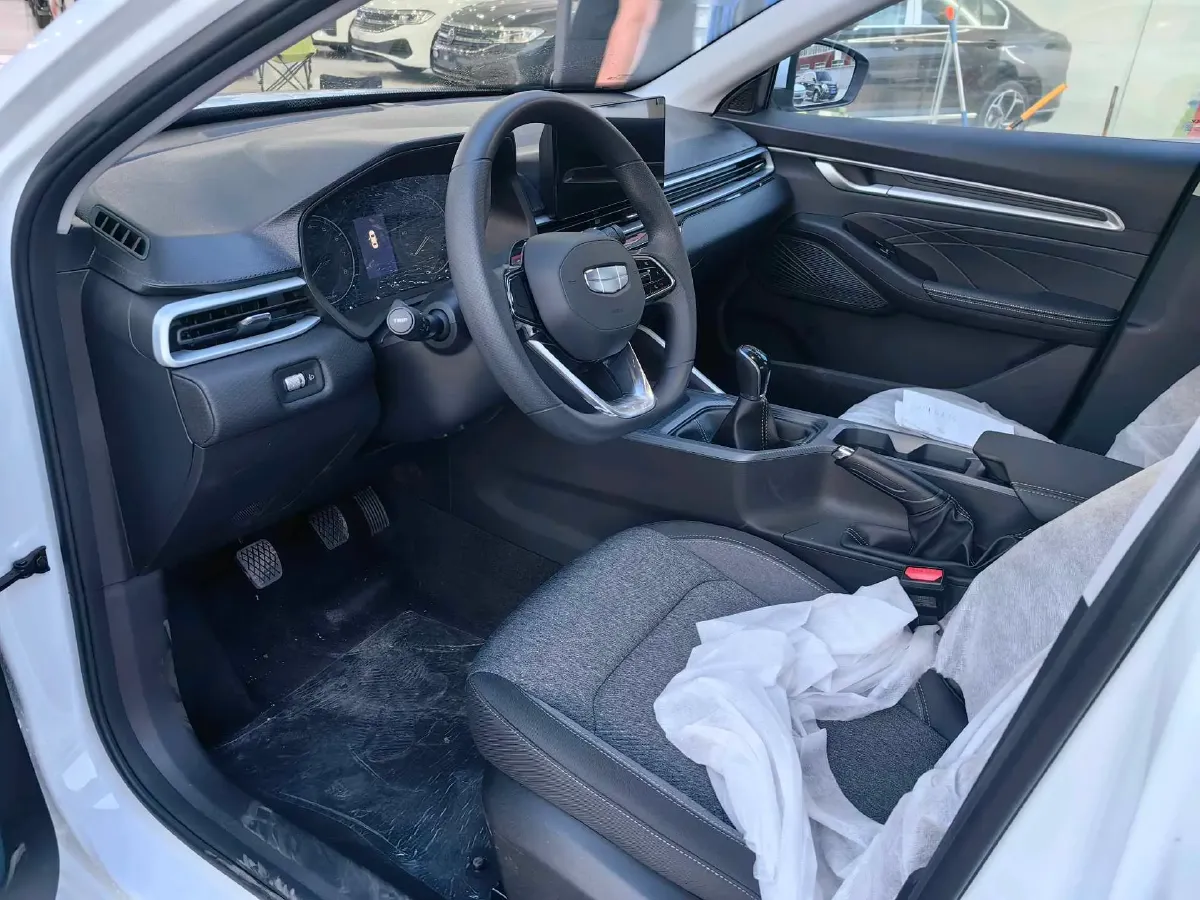 2025 Geely Emgrand 1.5L 127HP L4 5MT,autocango,china used car exporter,china ev exporter,chinese used car exporter,chinese used ev exporter